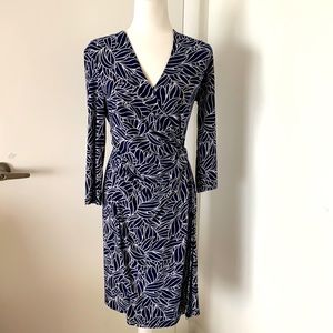 Anne Klein White and Navy Wrap Dress 💙🤍